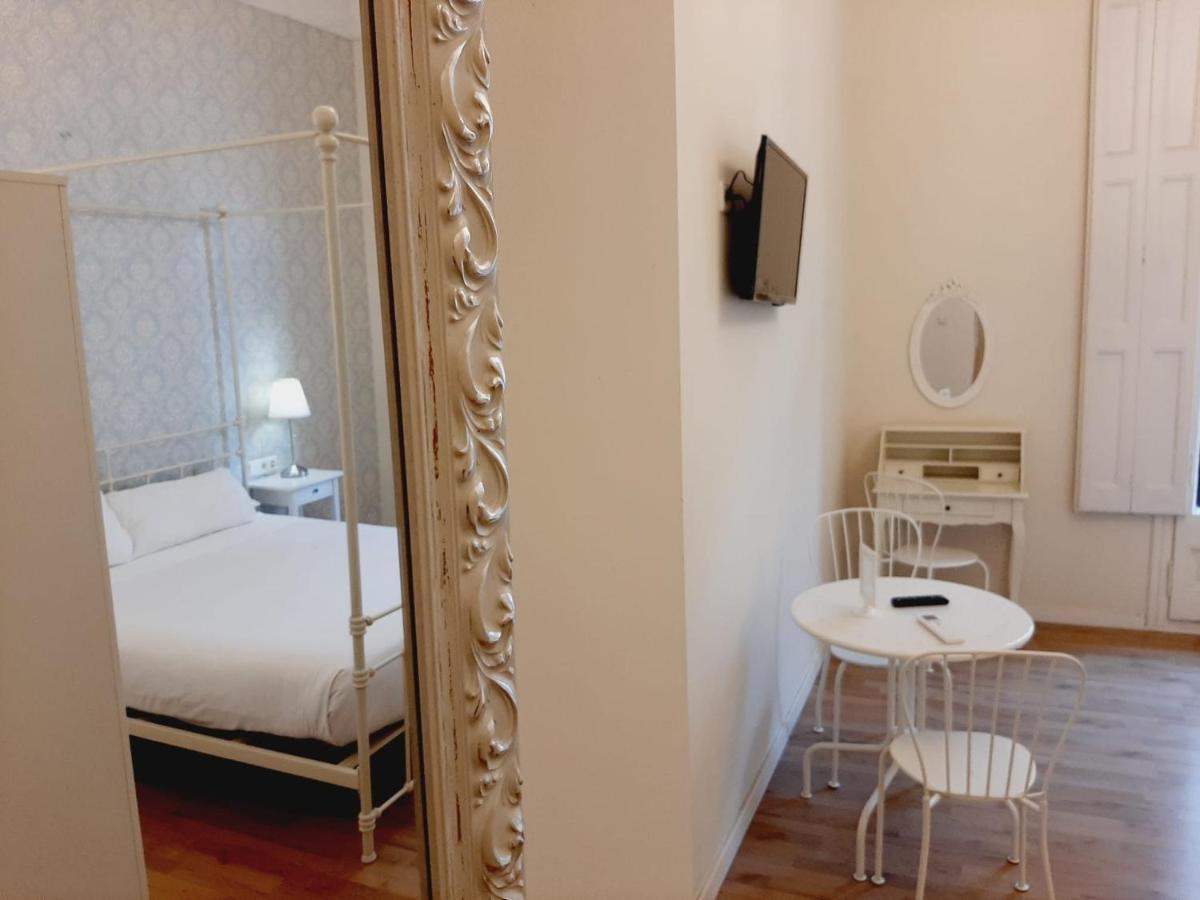 Lumine Luxury Suites By Gaiarooms Barcelona Luaran gambar
