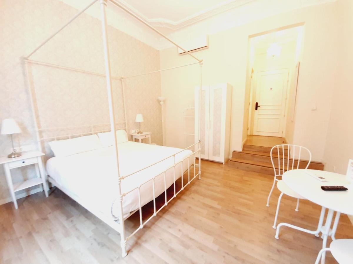 Lumine Luxury Suites By Gaiarooms Barcelona Luaran gambar
